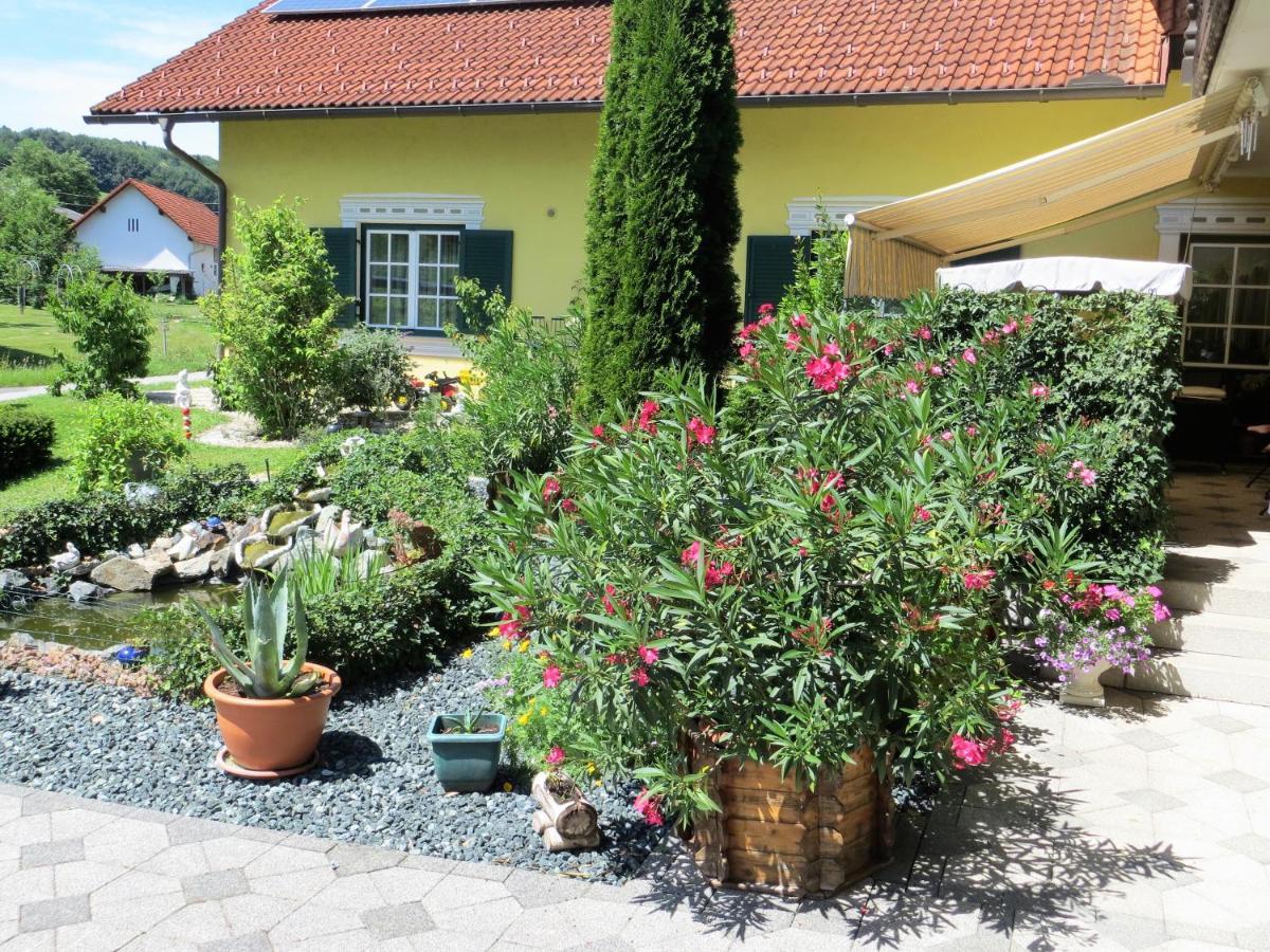 Gaestehaus Strini Jennersdorf Exterior photo